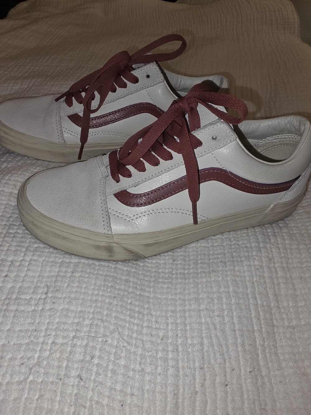 Men's Casual Vans Low-Top Sneakers in White and Burgundy